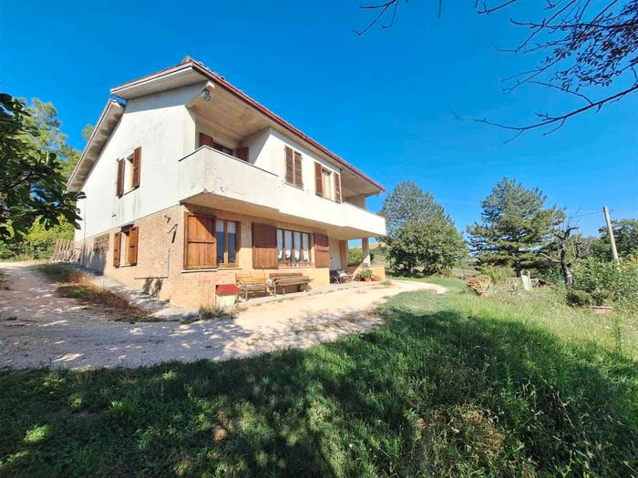 Casa con 6 locali in vendita in San Severino Marche