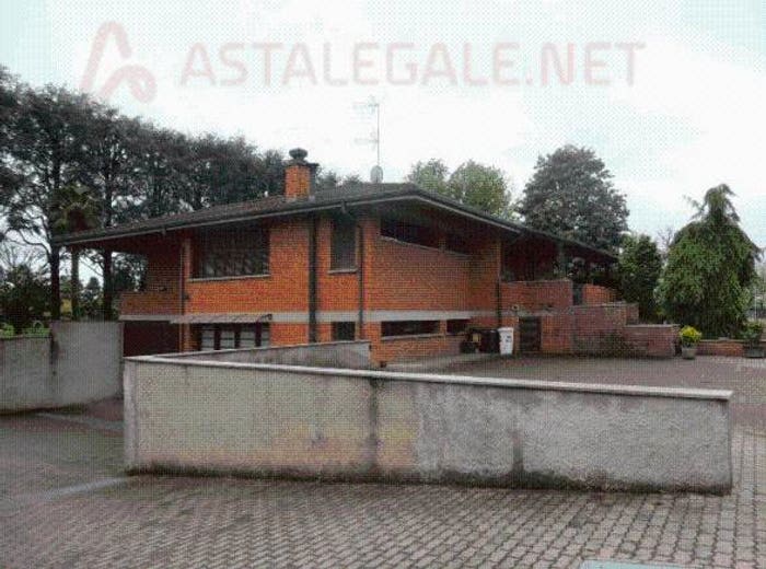 Appartamento con 6 locali in vendita in Via Aprile, Centro, Ozzero