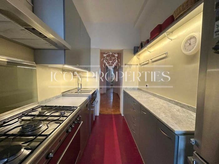 Appartamento quadrilocale in vendita in Viale Papiniano, Solari, Milano
