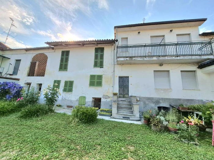 Casa con 6 locali in vendita in Via Valberruti, Portacomaro