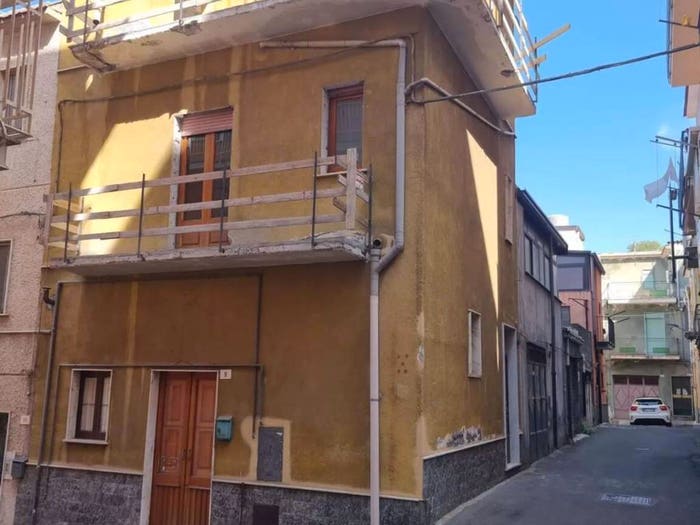 Casa quadrilocale in vendita in Via Emilio Zola, Bronte