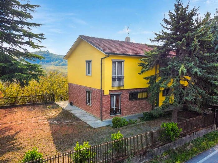 Casa con 6 locali in vendita in Via San Rocco, Cravanzana
