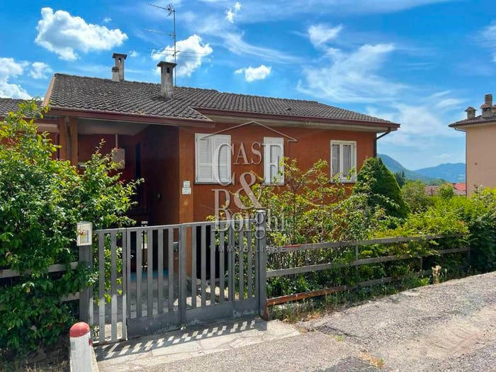 Appartamento con 5 locali in vendita in via Pietro Mazza, Centro, Varzi