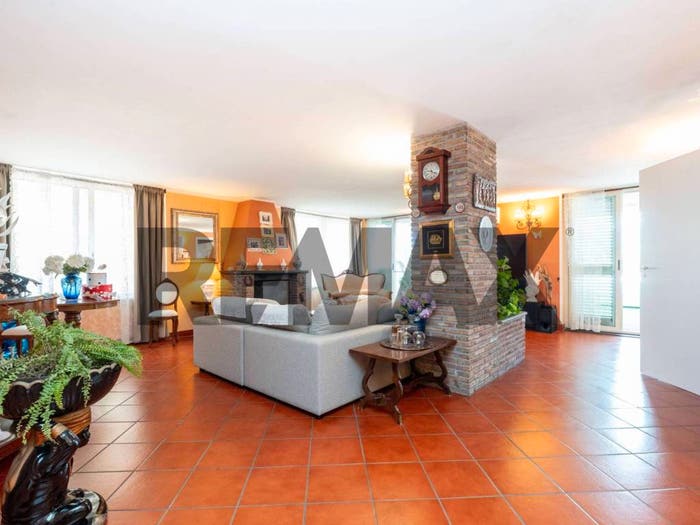 Appartamento con 6 locali in vendita in Via Vergine Maria, Centro, Camporotondo Etneo