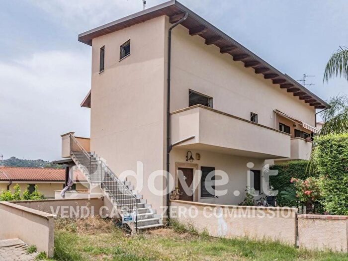 Casa trilocale in vendita in via Trastevere, Roccella Ionica