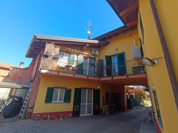Casa trilocale in vendita in Piazza Cesare Battisti, Centro, Cureggio