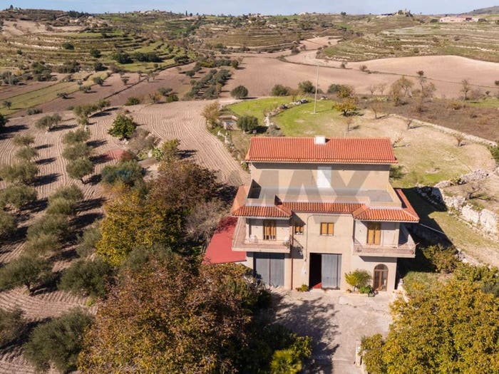 Casa con 6 locali in vendita in Consorziale san Giacomo Piane Pozzi, Piano Pozzi, Modica