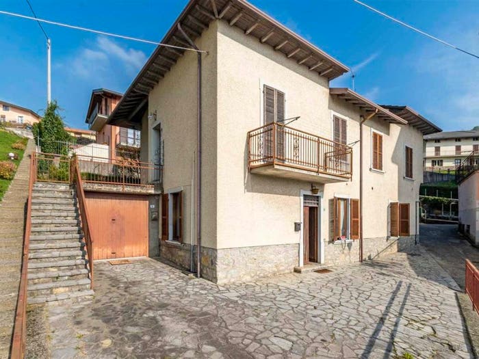 Appartamento quadrilocale in vendita in Via Vittorio Emanuele, Centro, Berbenno