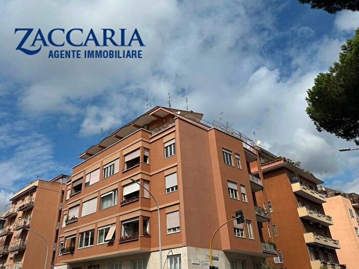 Appartamento con 5 locali in vendita in Via Ugo De Carolis, Balduina, Roma