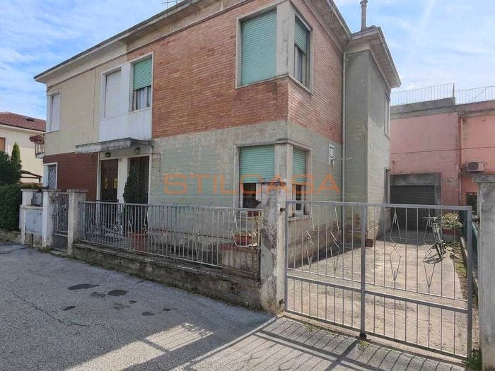 Casa quadrilocale in vendita in Via Martiri Fragheto, Montegranaro Loreto, Pesaro