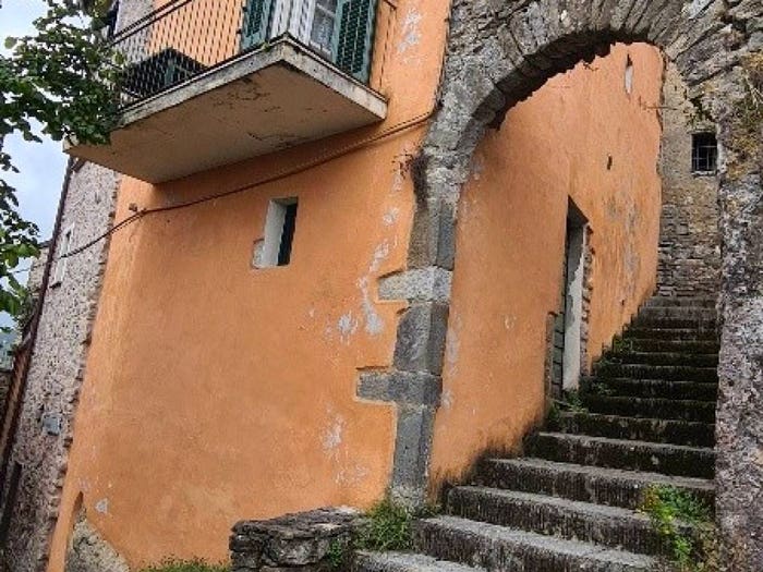 Casa trilocale in vendita in Via Corvara, Beverino