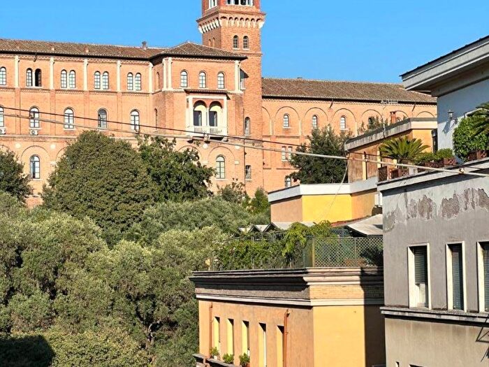 Appartamento trilocale in vendita in Via Pietro Querini, Testaccio, Roma