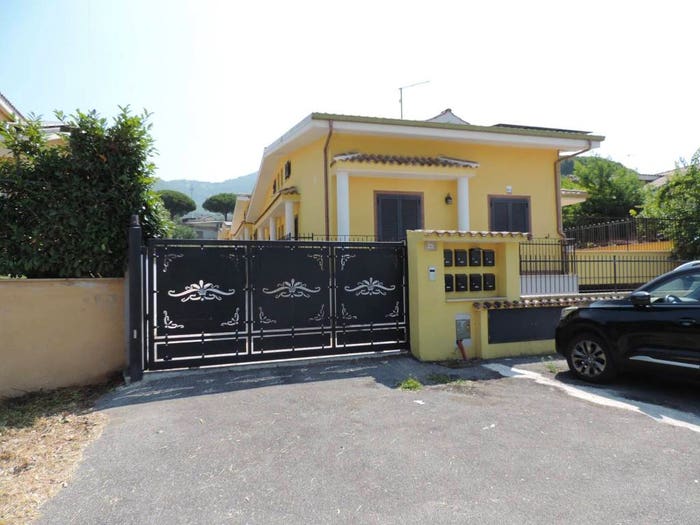 Casa con 6 locali in vendita in Via di Colle Falco, Marcellina