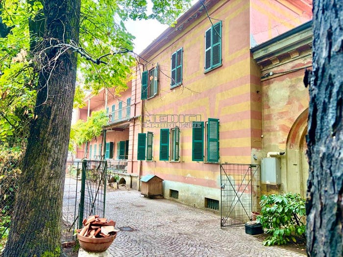 Casa con 6 locali in vendita in Via Camillo Benso di Cavour, Stazione, Asti