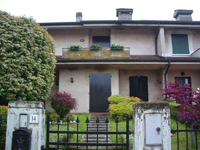 Casa con 5 locali in vendita in Reggiolo