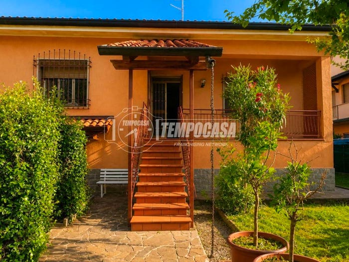 Casa trilocale in vendita in Via F CONFALONIERI, Cesano Maderno