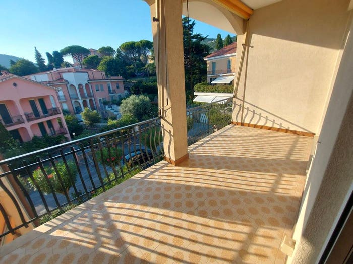 Appartamento trilocale in vendita in Borgio, Borgio Verezzi