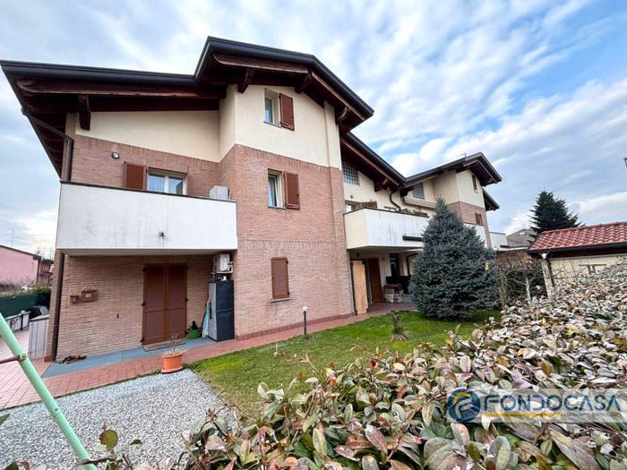 Appartamento con 5 locali in vendita in Via Dei Prati, Barlassina