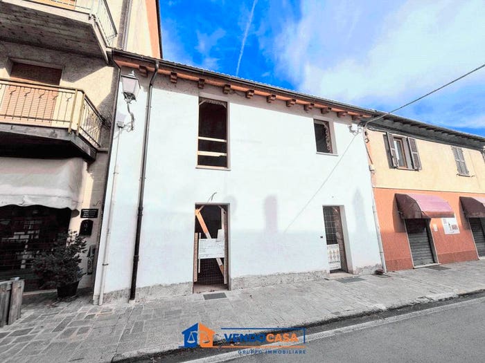 Casa con 6 locali in vendita in Via Giovanni Battista Pera, Centro, Calizzano