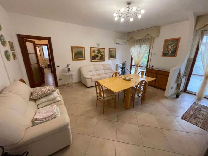 Appartamento con 5 locali in vendita in Via Pisa, Marina di Massa Centro, Massa