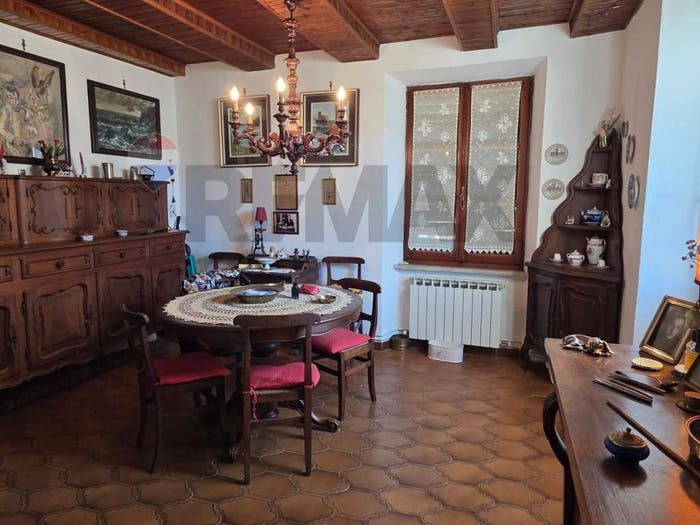 Appartamento con 6 locali in vendita in Centro, Brugnato