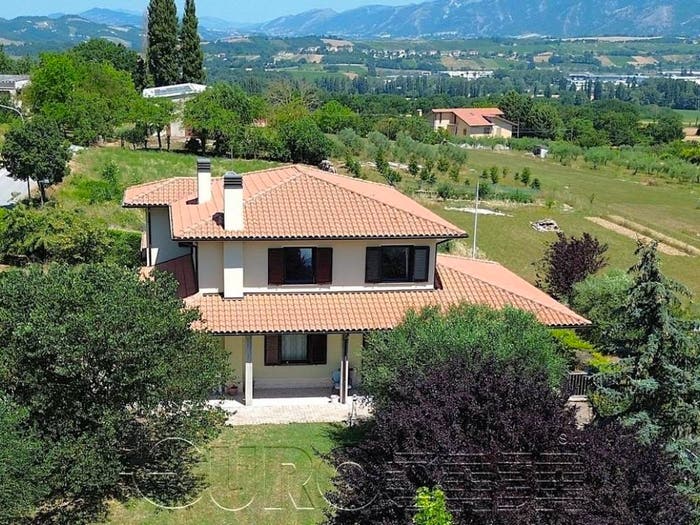 Casa con 6 locali in vendita in Via di Monte Maggio, Centro, Gualdo Tadino