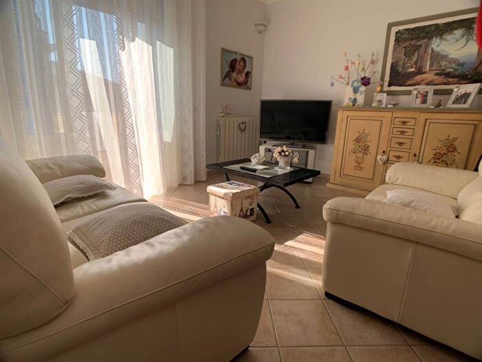 Appartamento quadrilocale in vendita in Via Della Repubblica, Centro, Monsummano Terme