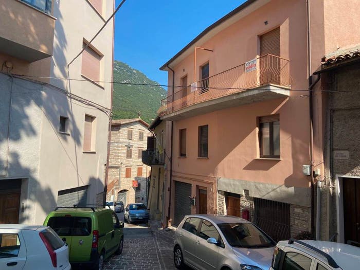 Casa con 6 locali in vendita in Via Borgo Valle, Centro, Gualdo Tadino