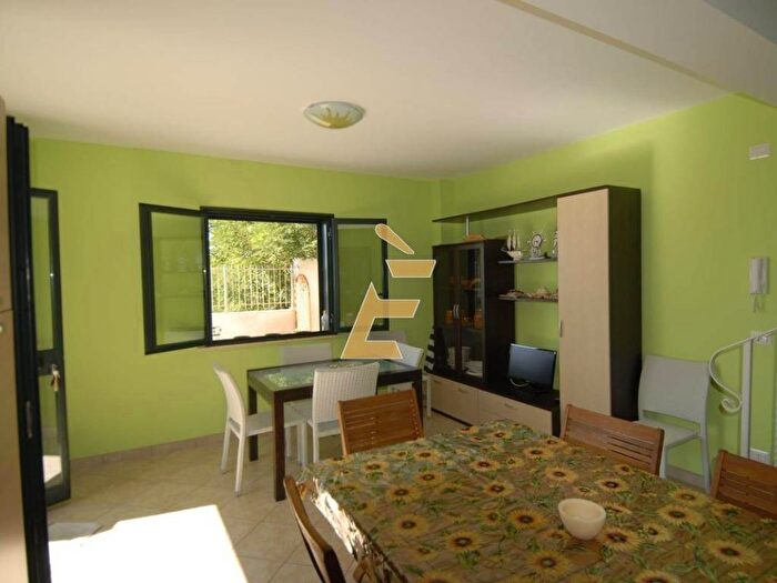 Casa quadrilocale in vendita in Via Chiesa, Favazzina, Scilla