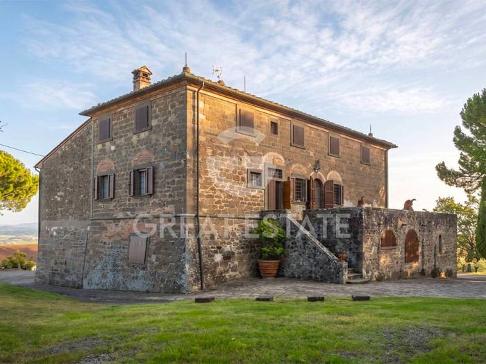 Casa con 6 locali in vendita in Viale Roma, Centro, Montecatini Val di Cecina