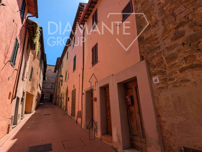 Appartamento con 5 locali in vendita in Centro, Paciano