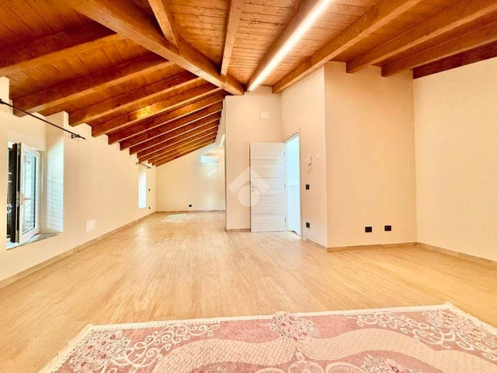 Appartamento quadrilocale in vendita in Via Senatore A Carminati, Brignano Gera d'Adda