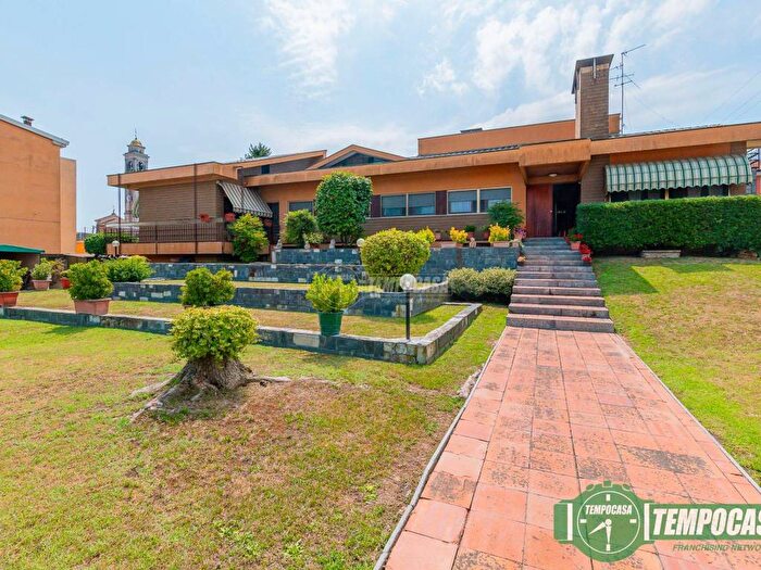 Casa con 5 locali in vendita in Via Aldo Moro, Centro, Caselle Lurani