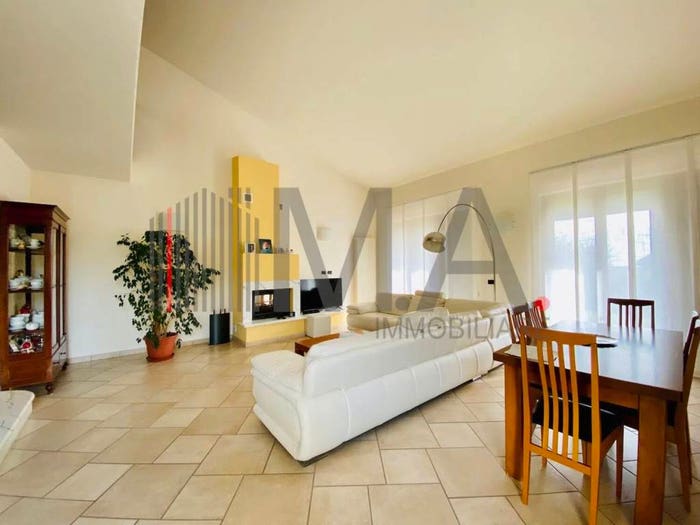 Casa con 6 locali in vendita in Via Isola, Casano Dogana Isola, Luni
