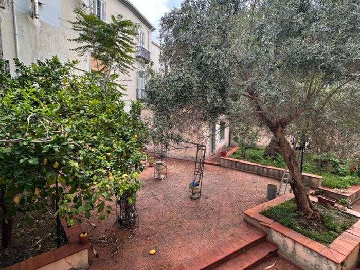 Appartamento con 6 locali in vendita in Via Giacinto De Jessi, Centro Storico, Catanzaro