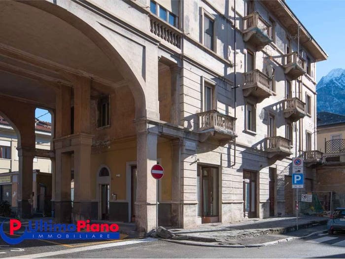 Appartamento con 5 locali in vendita in Via Laurent Cérise, Centro, Aosta