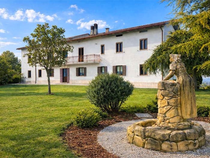 Casa con 6 locali in vendita in VIA COLA, Osimo