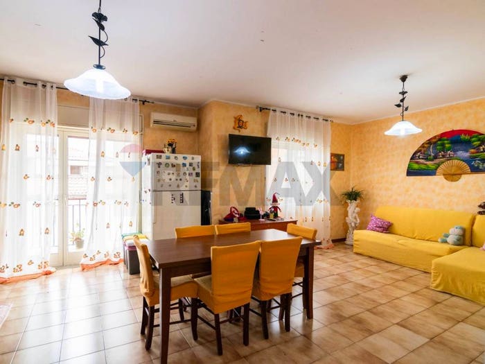 Appartamento trilocale in vendita in via Francesco Orestano, Centro, Aci Sant'Antonio