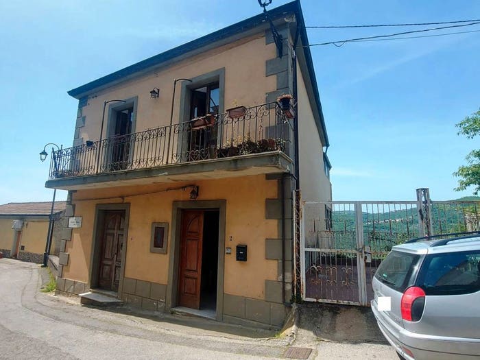Casa con 5 locali in vendita in Via Vincenzo Rinaldi, Centro, Lustra