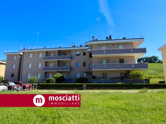 Appartamento con 6 locali in vendita in Via Bachelet, Centro, Matelica