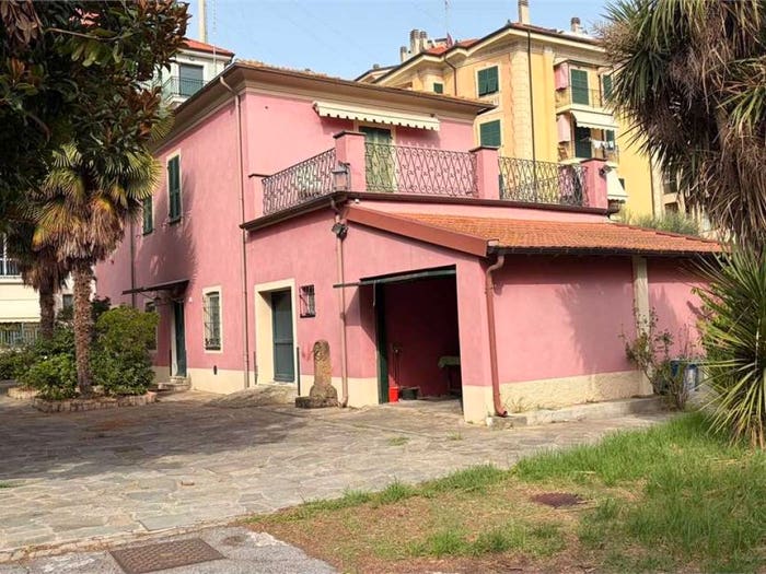 Casa con 6 locali in vendita in Via Piave, Centro, Albenga