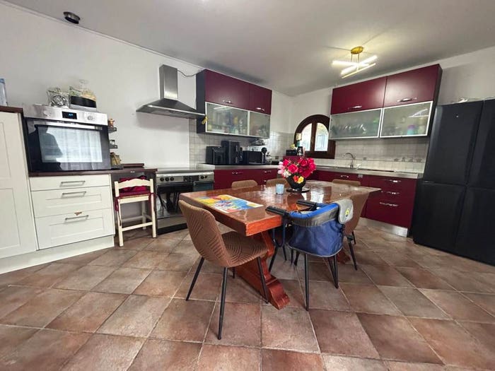 Casa con 6 locali in vendita in Via Val d'Oca, Albettone