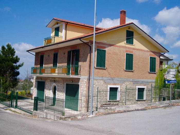 Casa trilocale in vendita in Contrada Braiole, Castelfranci