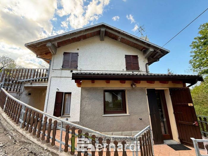 Appartamento quadrilocale in vendita in Via Poggio, Fellicarolo, Fanano