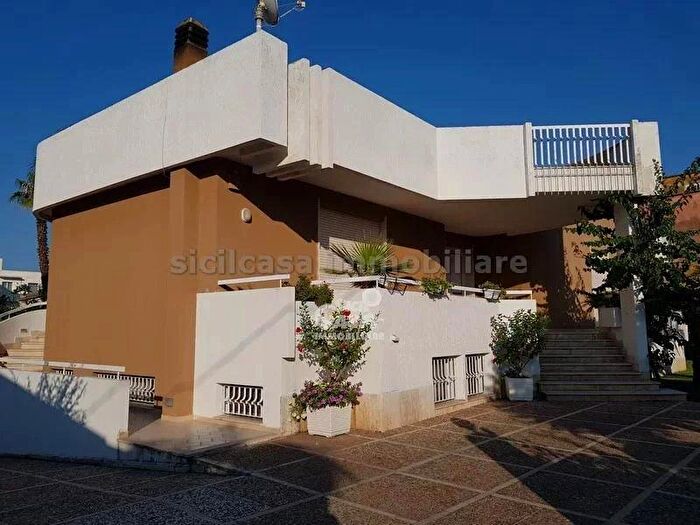 Casa con 12 locali in vendita in Marsala