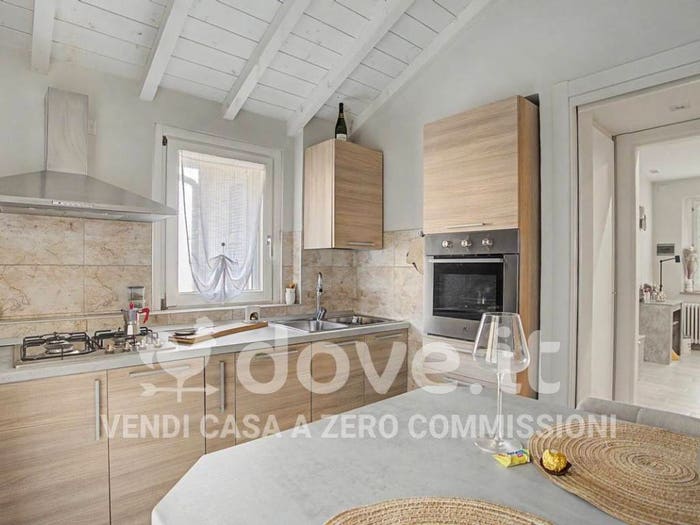 Appartamento trilocale in vendita in Via Stefano Bagattini, Centro, Brusimpiano