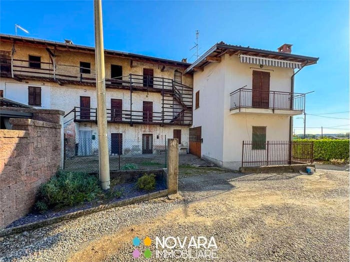 Casa con 6 locali in vendita in Via Glisente R, Glisente, Castelletto Sopra Ticino