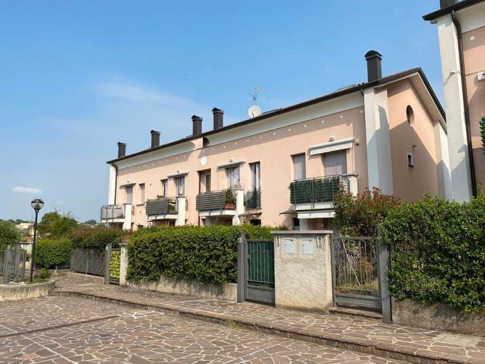 Appartamento con 5 locali in vendita in Via Aldo Moro, Robbiate