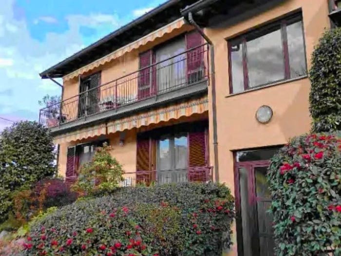 Appartamento trilocale in vendita in Via Trieste, Buguggiate