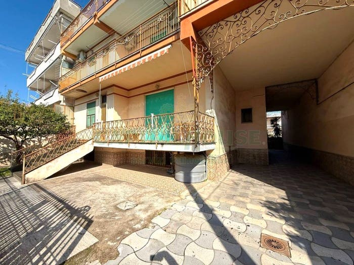 Casa con 6 locali in vendita in Via Antonio De Luca, Cicciano